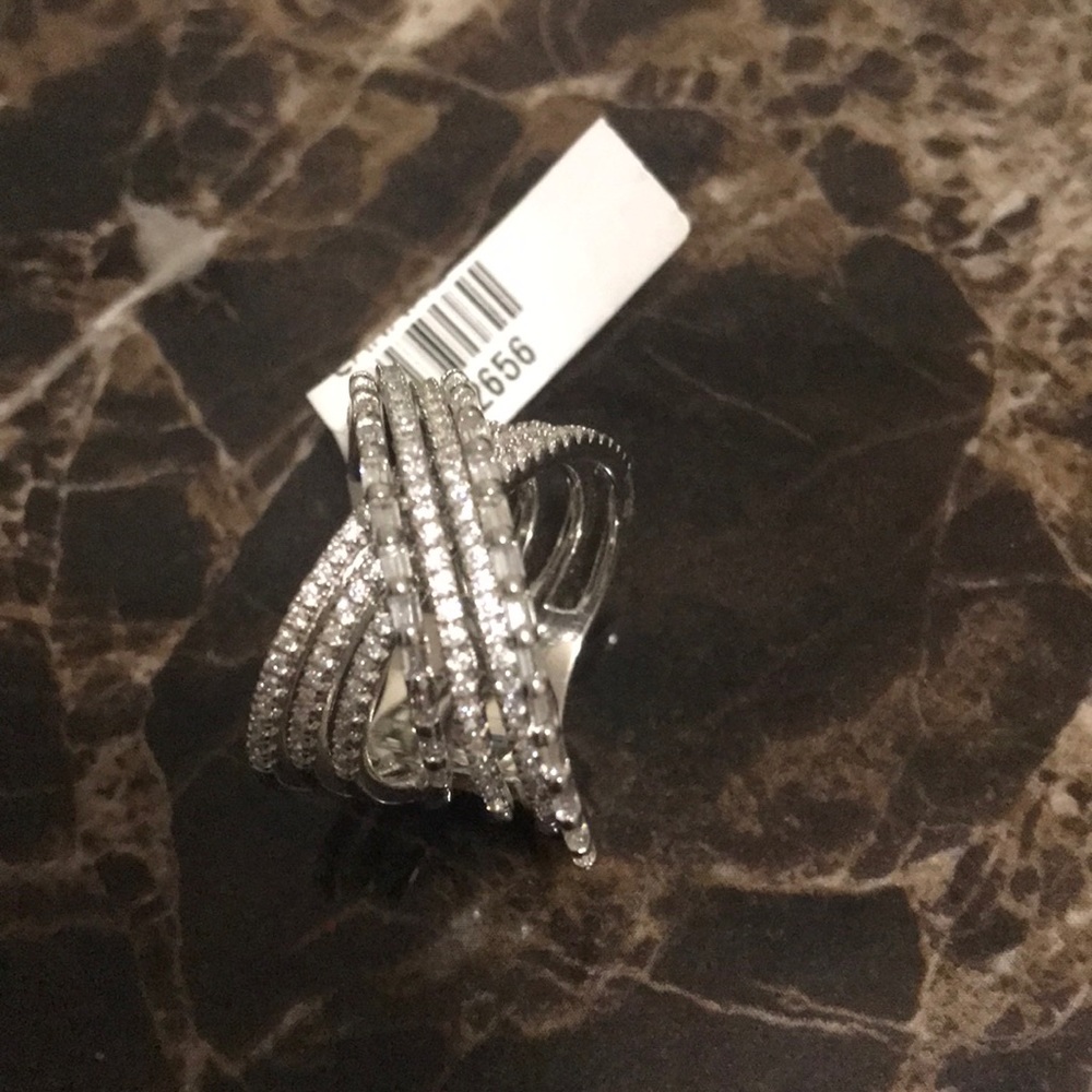 X-Shaped Ring - Picture 2 of 3